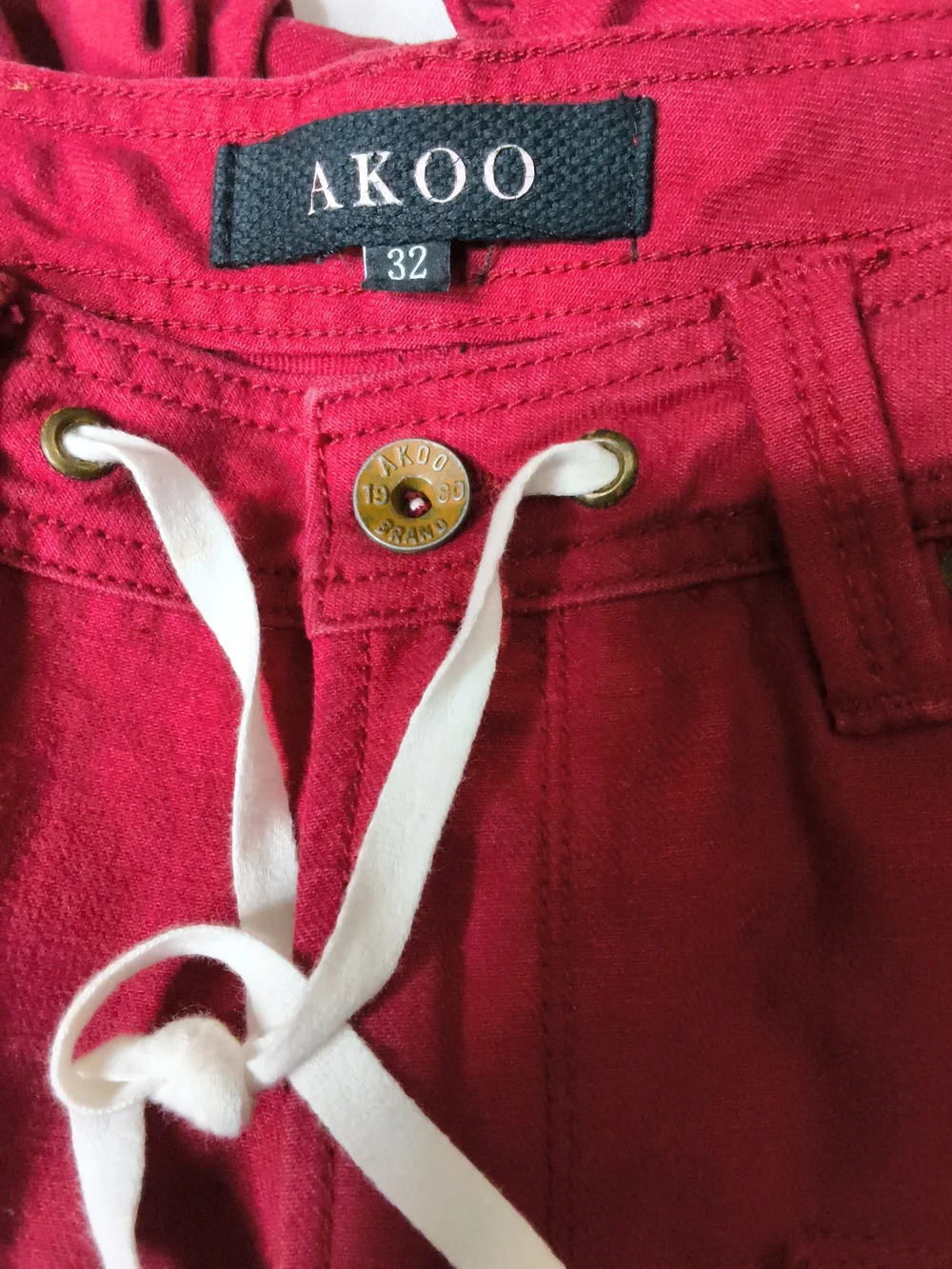 Akoo bold red
